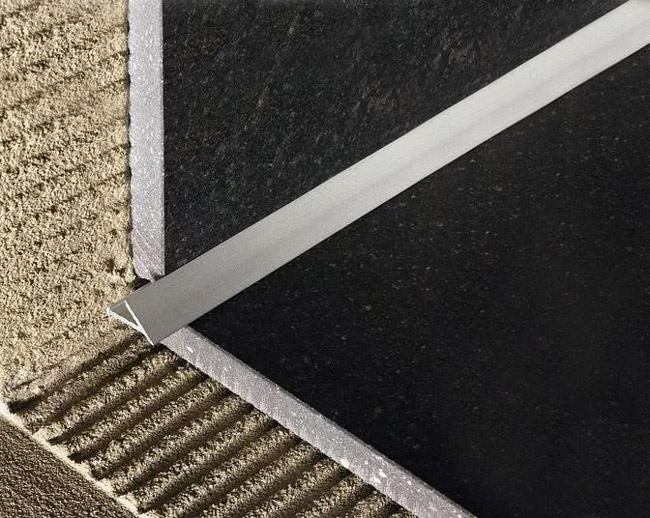 墻面與地面金屬條收口 墻面與地面金屬條收口